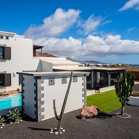 Sara 普拉亚布兰卡